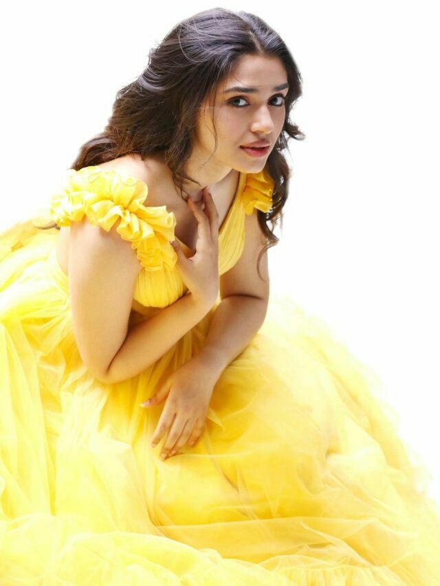 ఆ టైమ్‌లో నెర్వ‌స్‌గా ఫీల‌య్యానంటున్న కృతి శెట్టి