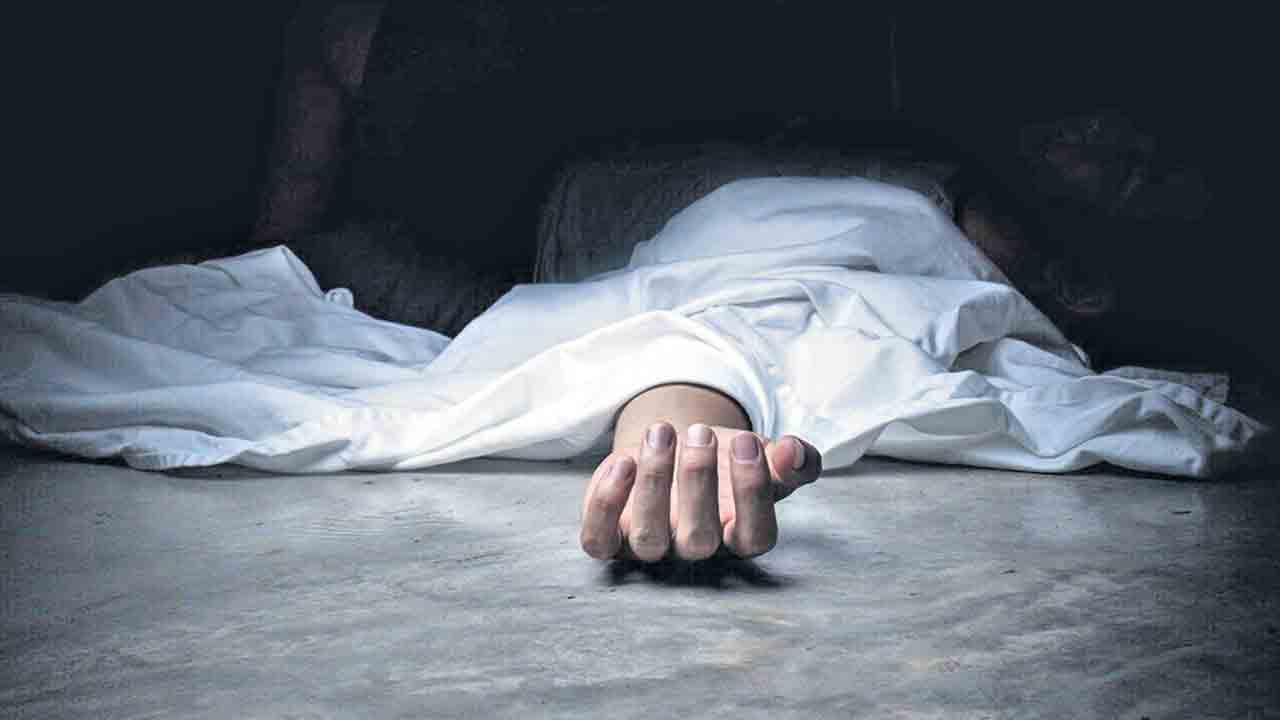 బారికేడ్‌ను సరిచేద్దామనుకుంటే..