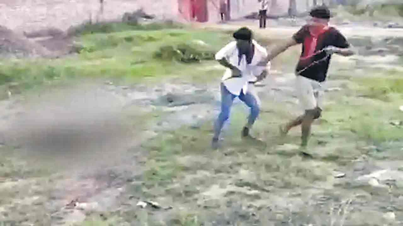 మృతదేహానికి తాడు కట్టి ఈడ్చుకెళ్లి..