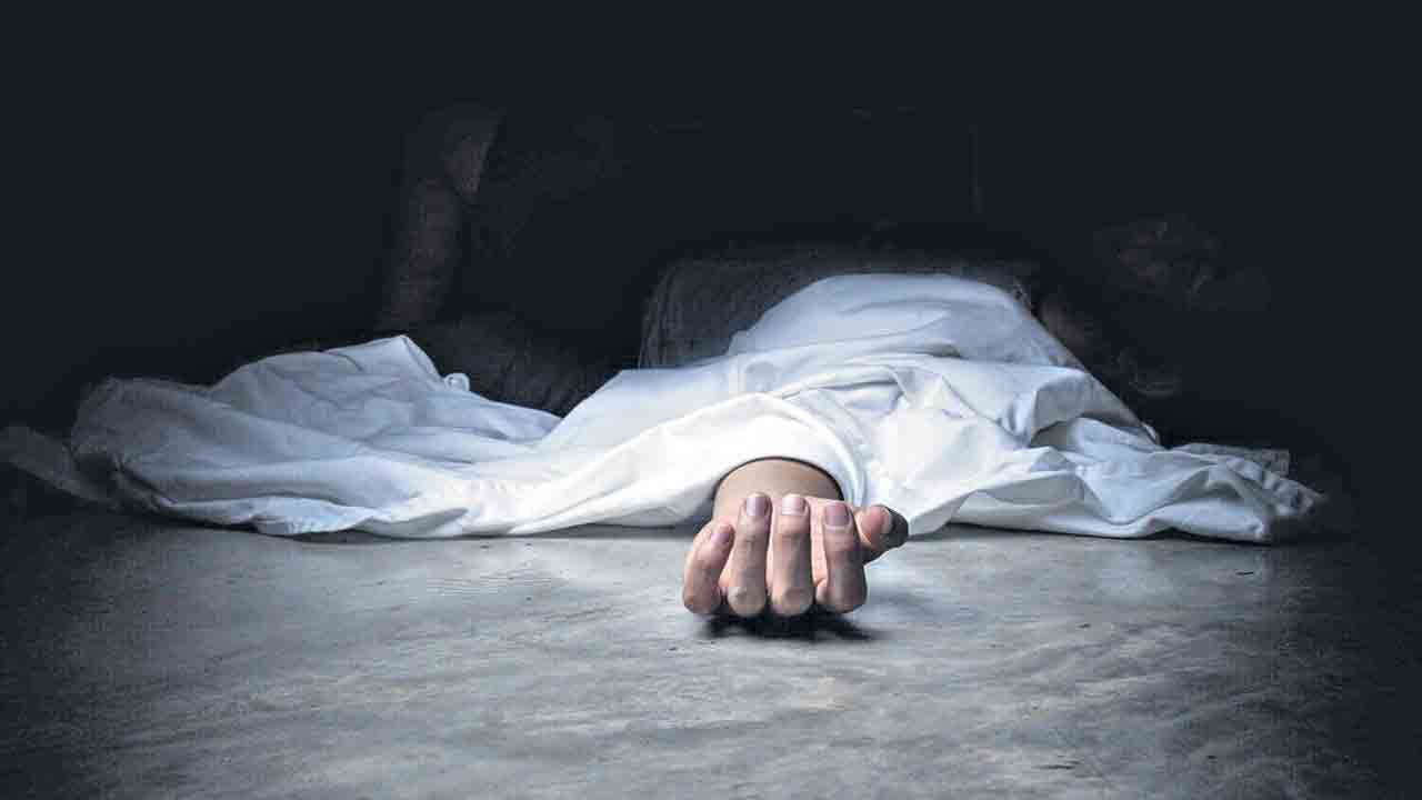 వేర్వేరు చోట్ల ముగ్గురు బలవన్మరణం