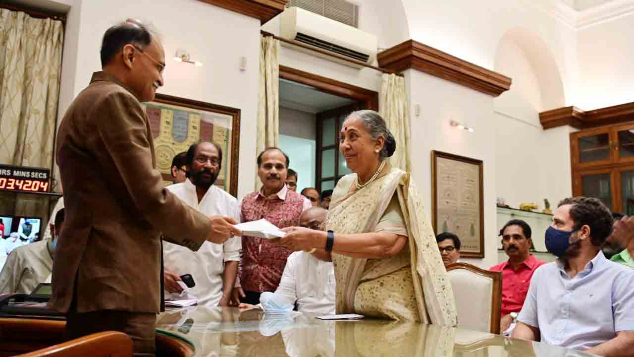 మార్గరెట్‌ అల్వా నామినేషన్‌ దాఖలు