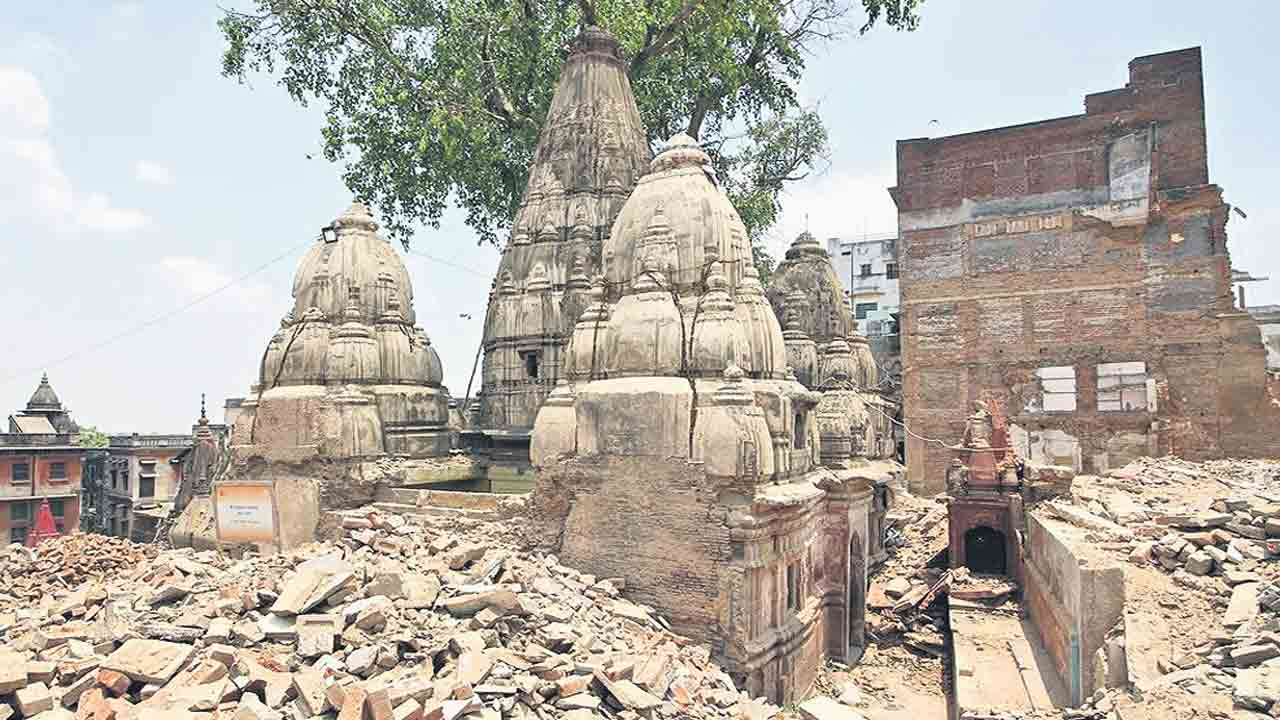 శివశివా.. కాశీలో దైవద్రోహం