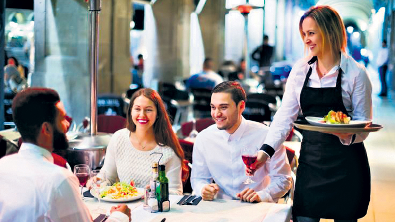 రెస్టారెంట్లలో.. కోడ్‌ కూసింది!