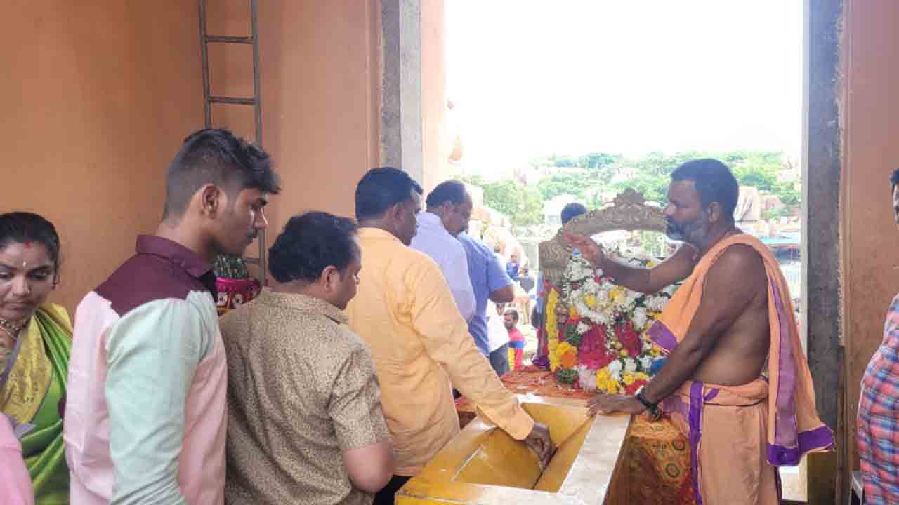 Medak | భక్తులతో కిటకిటలాడిన ఏడుపాయల..