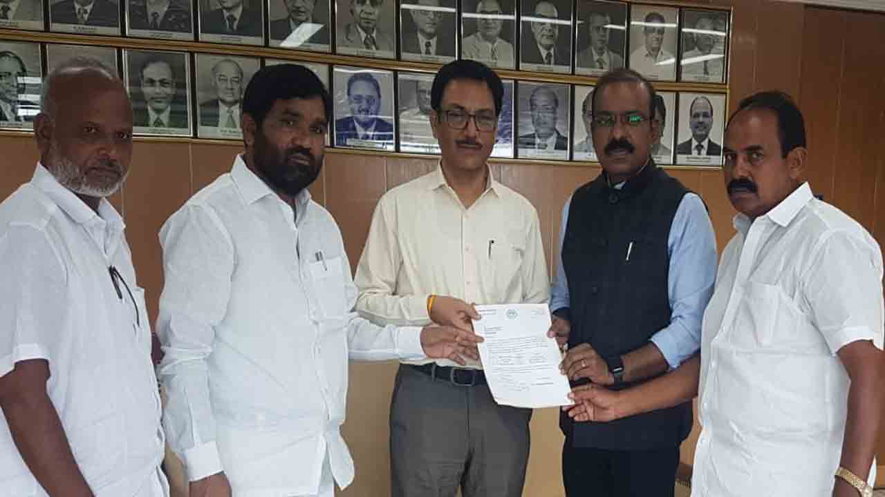 రైల్వే అండర్‌ బ్రిడ్జిల వద్ద సమస్య పరిష్కరించండి