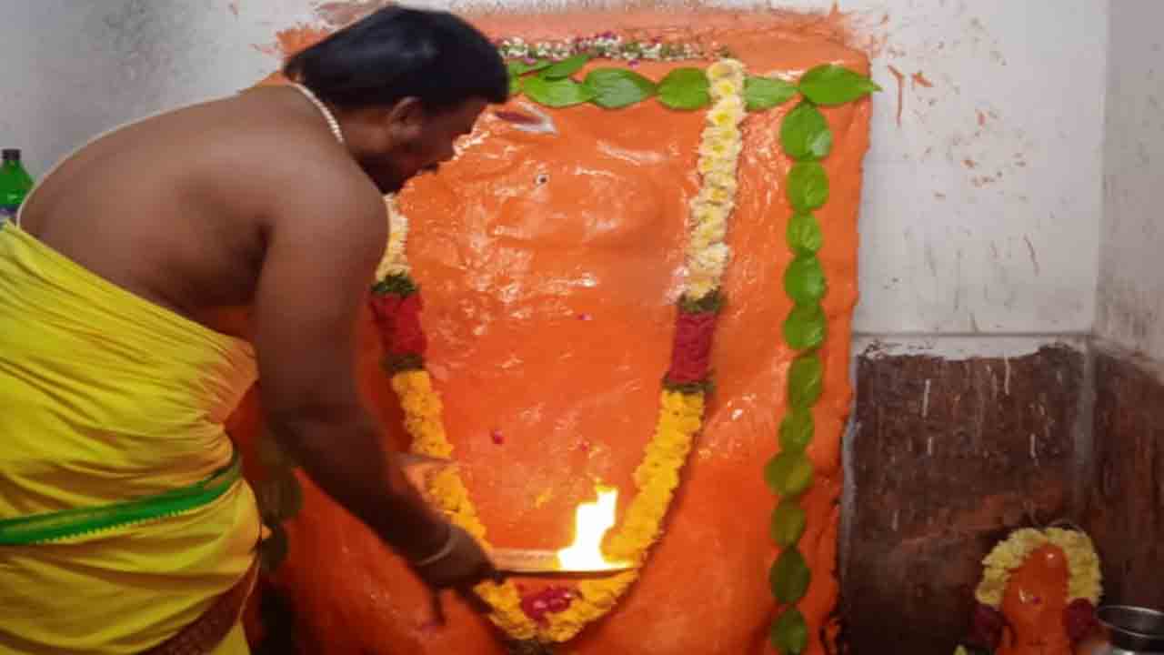 యాదాద్రిలో క్షేత్రపాలకుడికి ఆకుపూజ