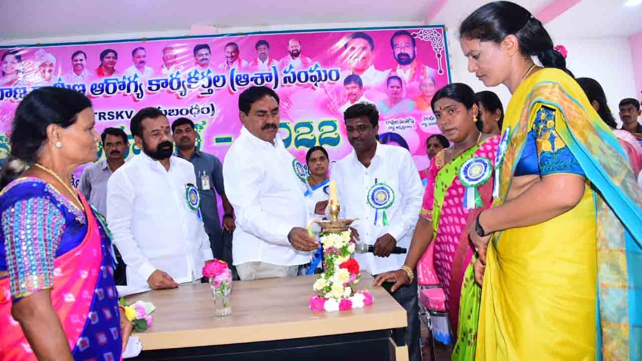 ఆశా కార్యకర్తలకు అండగా తెలంగాణ ప్రభుత్వం : మంత్రి ఎర్రబెల్లి