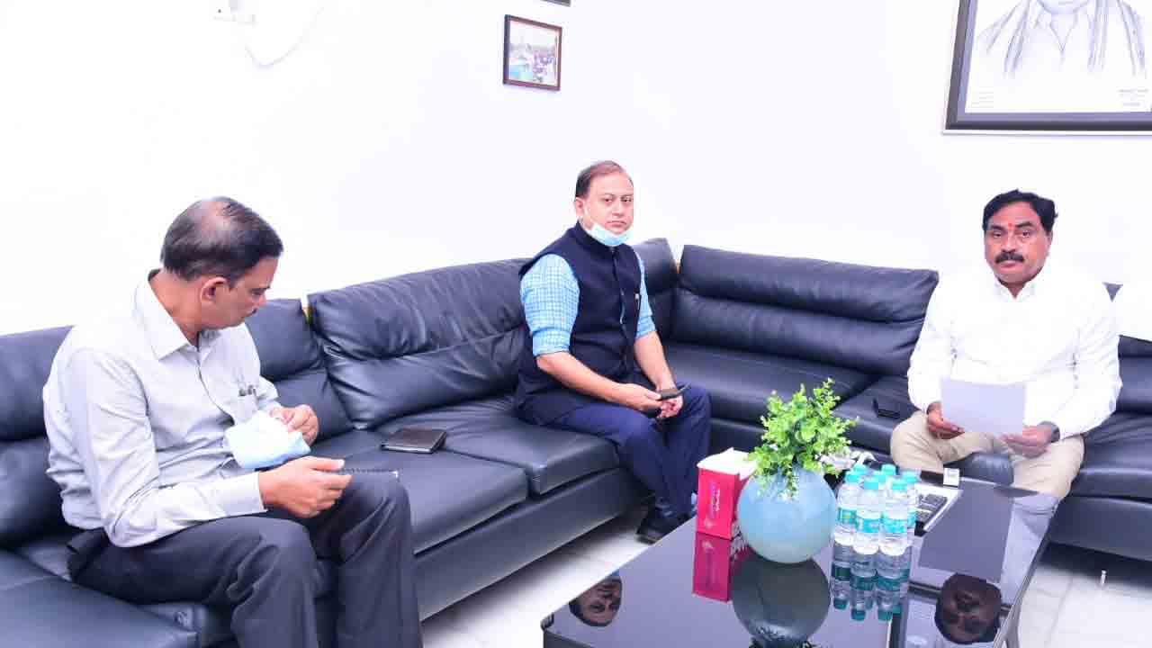 వర‌ద బాధితల‌కు అండగా తెలంగాణ స‌ర్కార్ : మంత్రి ఎర్రబెల్లి