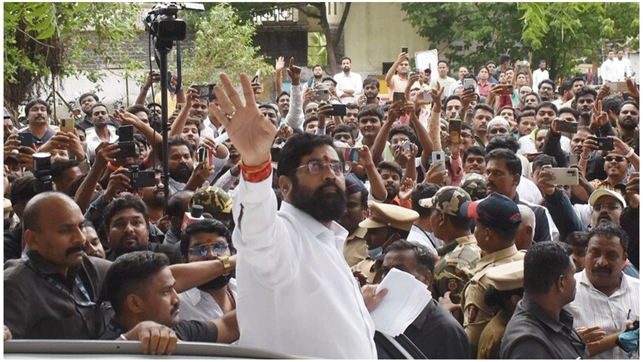 ఉద్ధ‌వ్ ఠాక్రేకు షాక్ : శివ‌సేన నేత‌గా ఏక్‌నాథ్ షిండే ఎన్నిక‌..పాత కార్య‌వ‌ర్గం ర‌ద్దు!