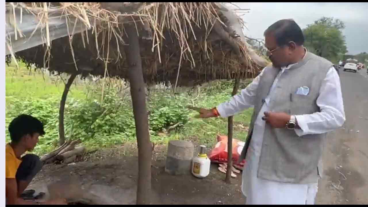 Viral video: ఒక్క మ‌క్క‌ కంకి 15 రూపాయ‌లా?.. కేంద్రమంత్రి ఆశ్చ‌ర్యం..కుర్రాడి దిమ్మ‌తిరిగే స‌మాధానం!!