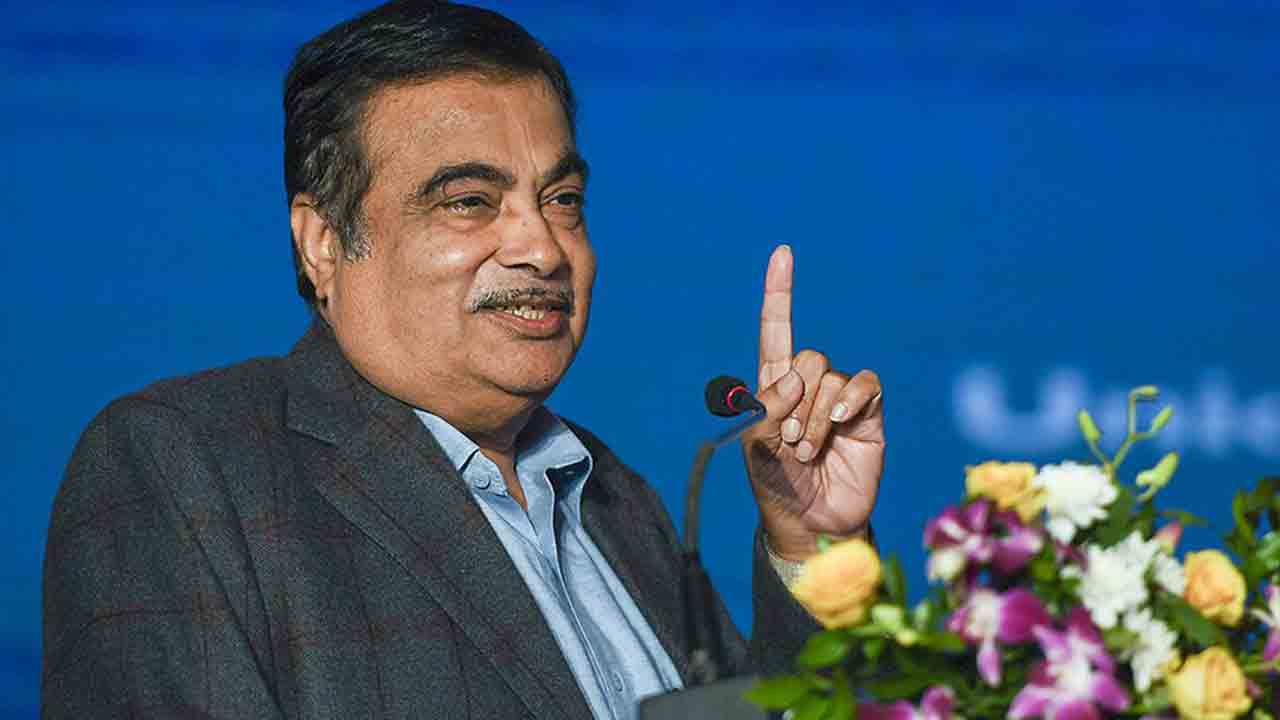 రాజకీయాలు వీడాలనిపిస్తున్నది