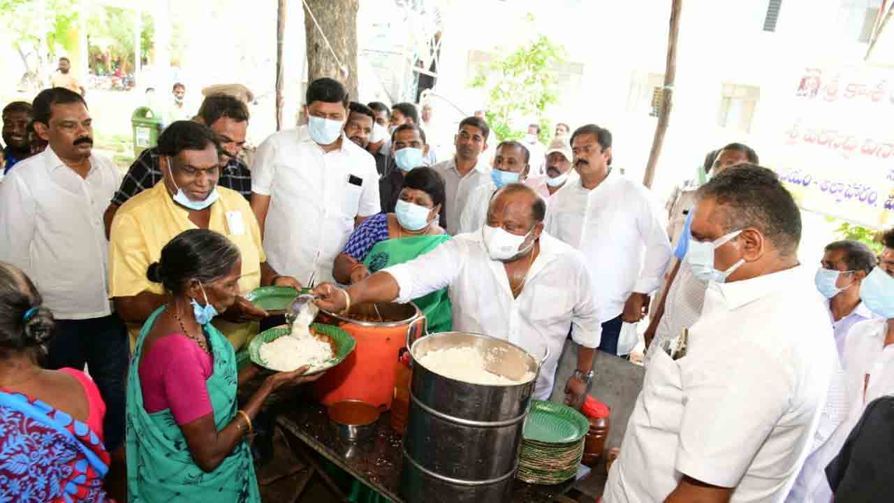 ప్రజల ఆరోగ్యం కాపాడడమే ప్రభుత్వ లక్ష్యం : మంత్రి గంగుల