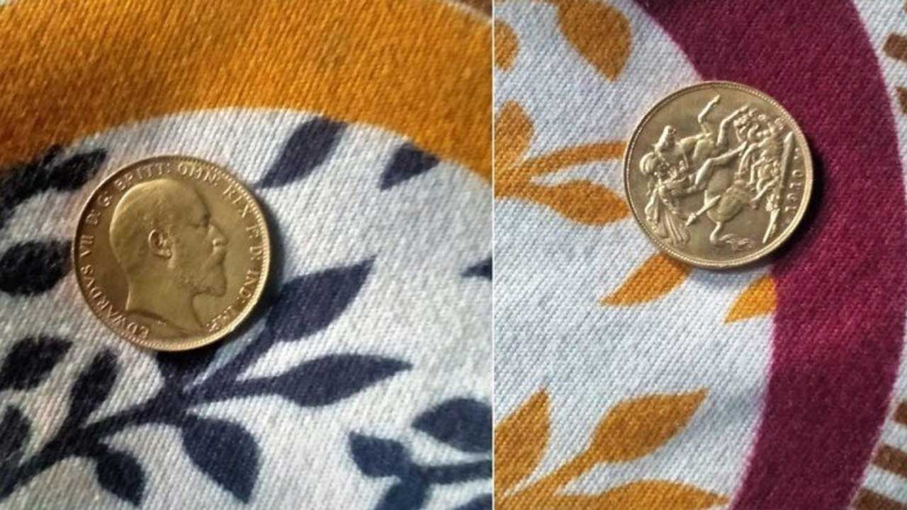 Gold Coins | టాయిలెట్‌ నిర్మాణానికి గుంత తవ్వుతుండగా బయటపడ్డ బంగారు నాణేలు..! ఆ తర్వాత ఏం జరిగిందంటే..?