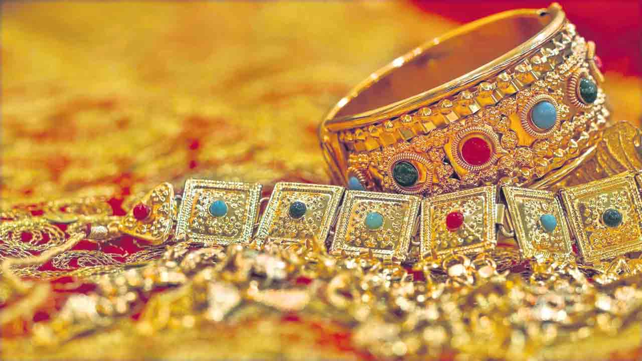 Gold Rates | బంగారంపై రూపాయి పతనం దెబ్బ.. రూ.50వేల మార్క్ దాటిన పుత్తడి