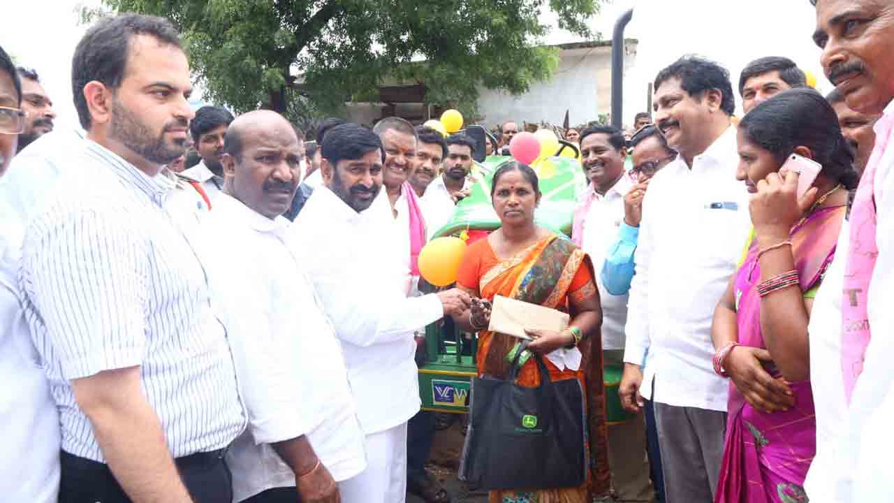 దళితులు ఆర్థికంగా ఎదిగేందుకే దళితబంధు : మంత్రి జగదీష్ రెడ్డి