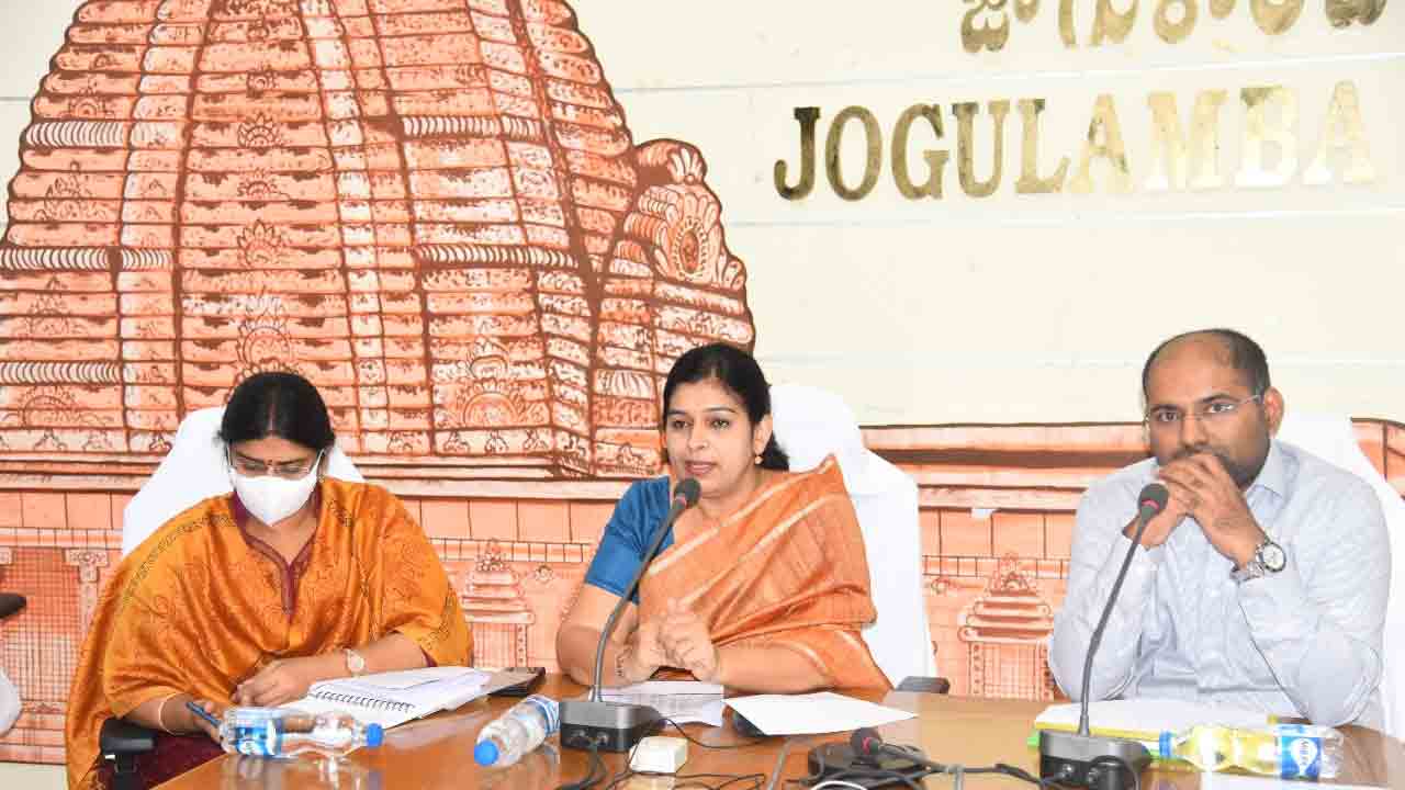 నిర్దేశిత లక్ష్యాల కంటే ఎక్కువగా మొక్కలు నాటాలి : ప్రియాంక వర్ఘీస్‌