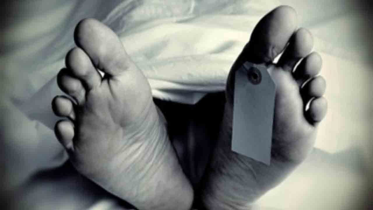 హుస్సేన్‌సాగర్‌లో దూకి మహిళ ఆత్మహత్య