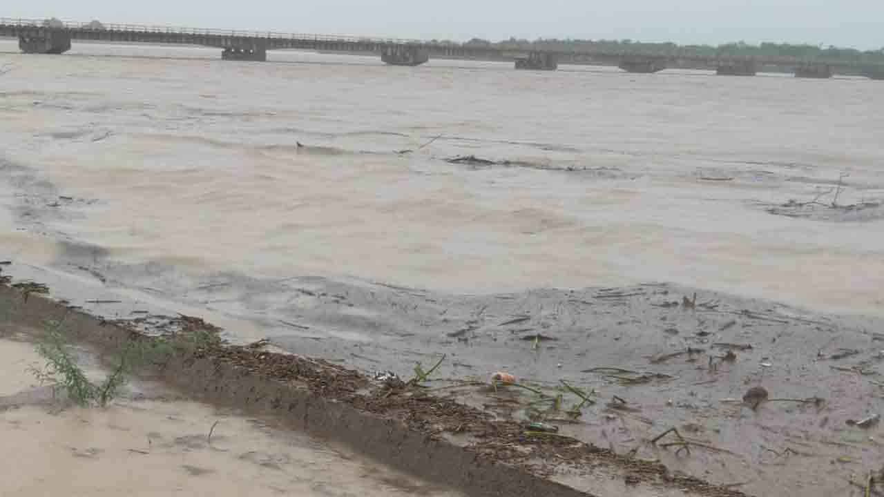 Godavari | కందకుర్తి వద్ద ప్రమాదకరంగా గోదావరి