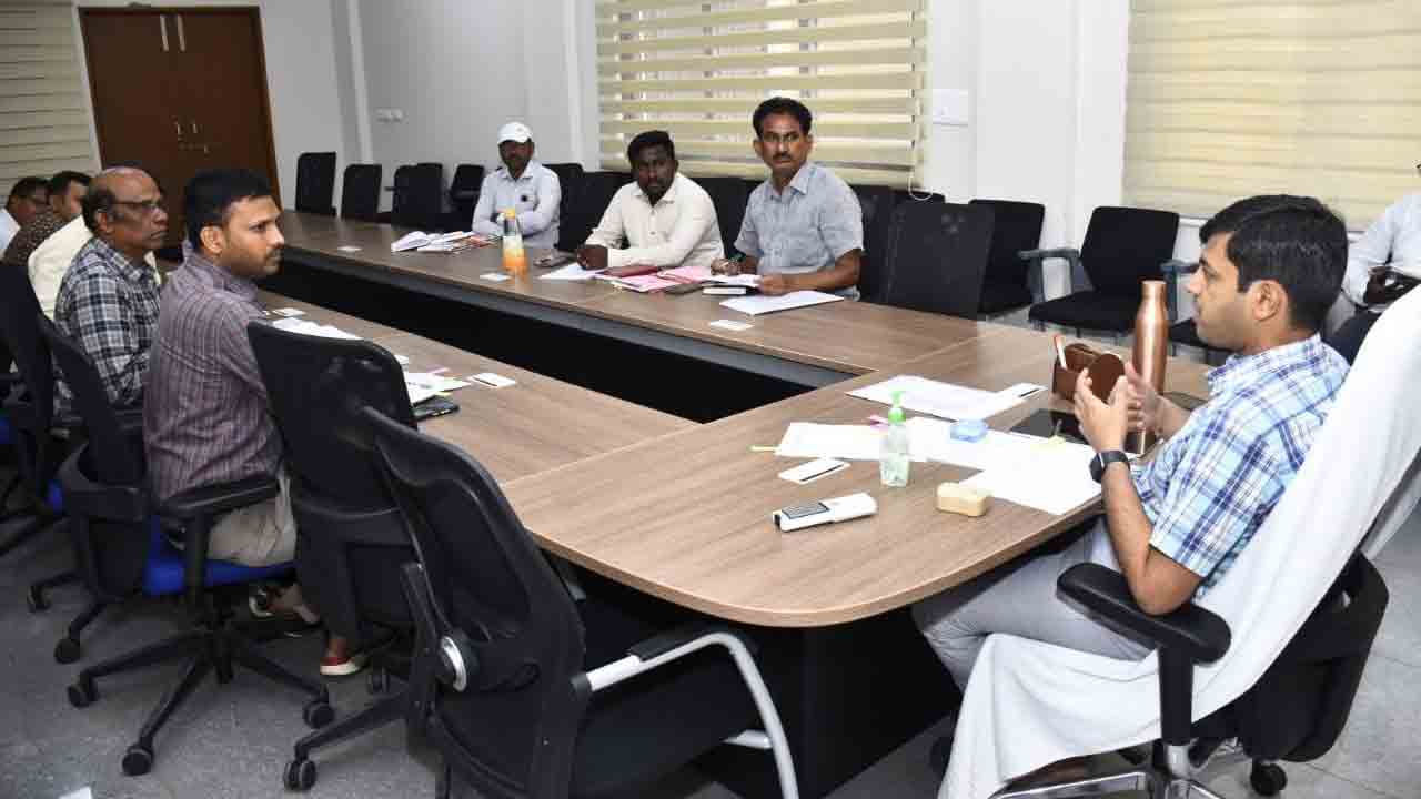 ప్రగతి పనుల్లో వేగం పెంచాలి