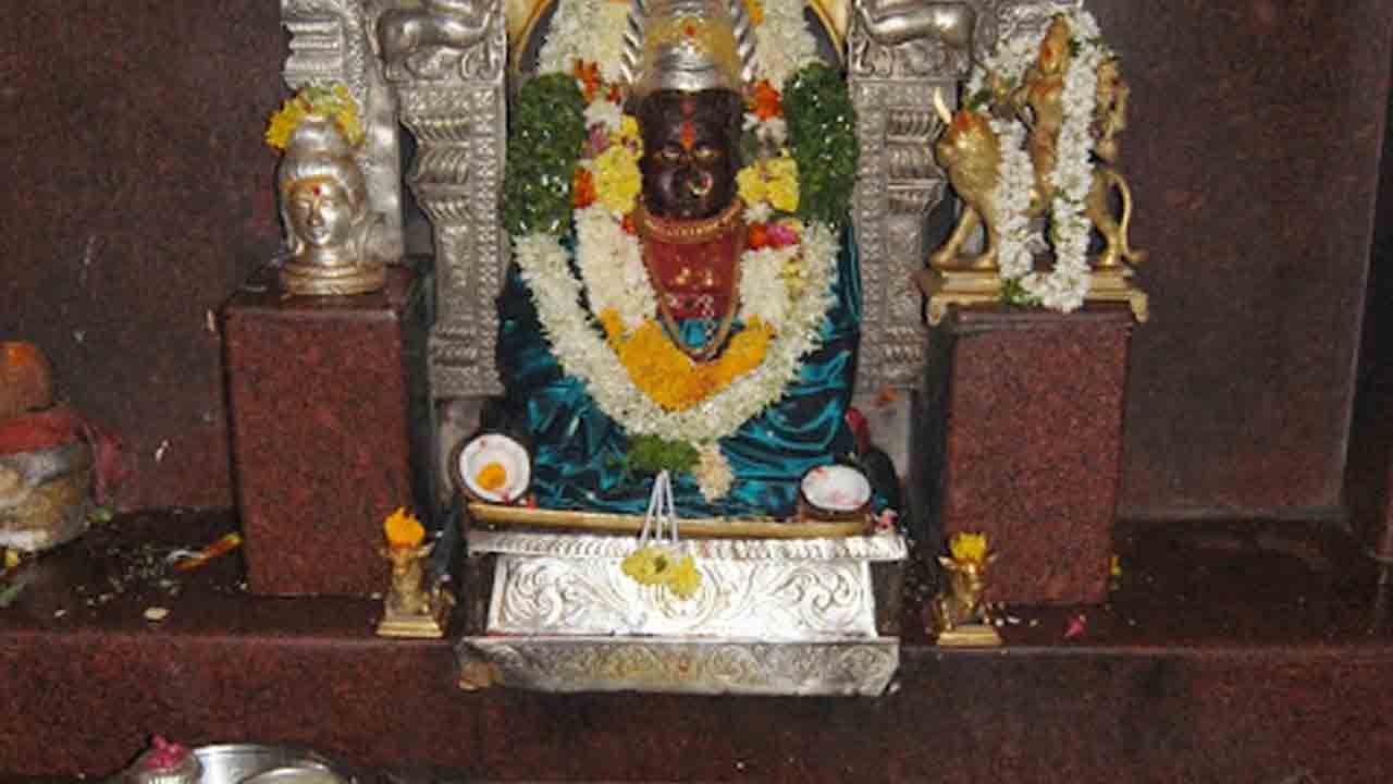 కేతకీ సంగమేశ్వరస్వామి ఆలయంలో భక్తుల పూజలు