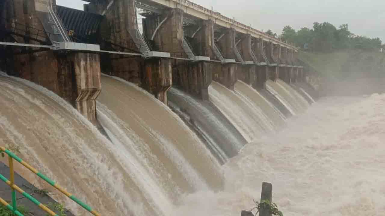 Kinnerasani | కిన్నెరసాని జలాశయానికి పోటెత్తిన వరద..6 గేట్లు ఎత్తివేత