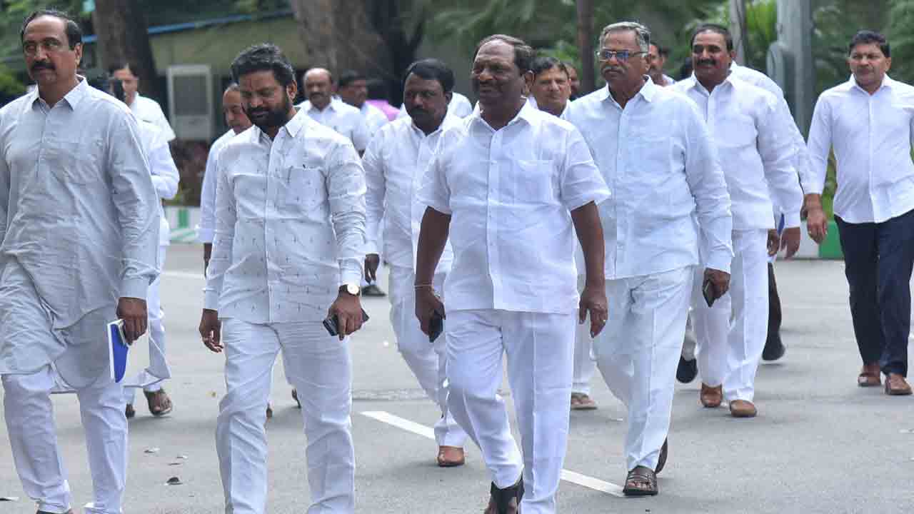 ఓటేసిన మంత్రులు, ఎమ్మెల్యేలు