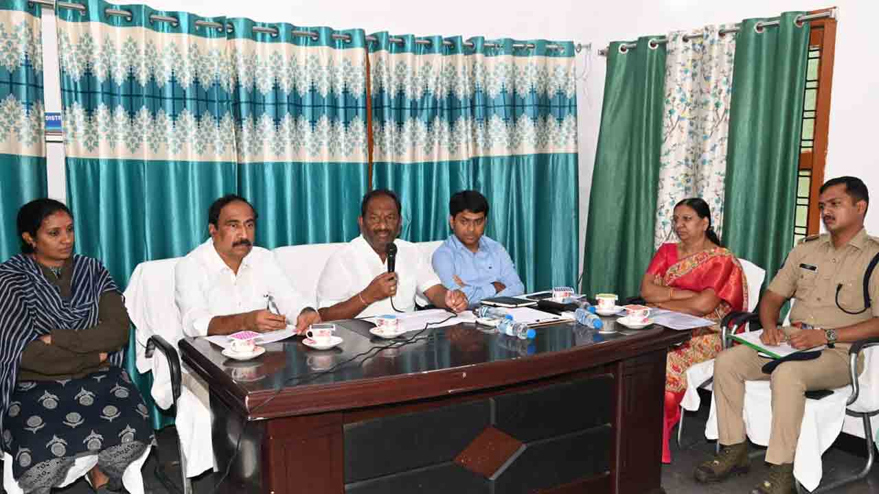 అధికారులు నిరంతరం అందుబాటులో ఉండాలి : మంత్రి కొప్పుల