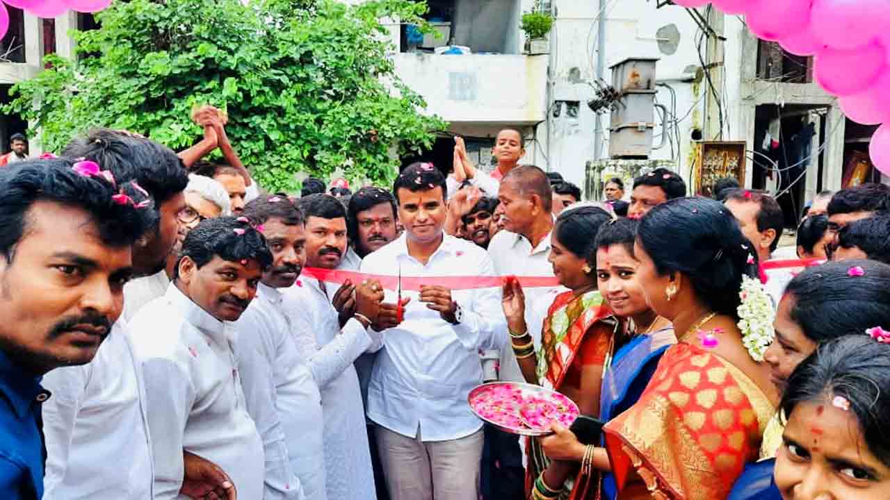 అభివృద్ధి పనులకు నిధుల కొరత లేదు : ఎమ్మెల్యే వివేకానంద్‌