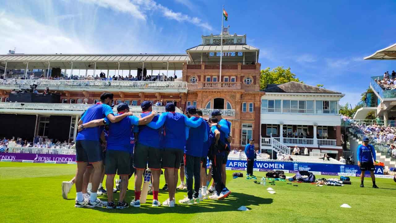 ఇండియా ఫ‌స్ట్ బౌలింగ్‌.. జ‌ట్టులోకి కోహ్లీ