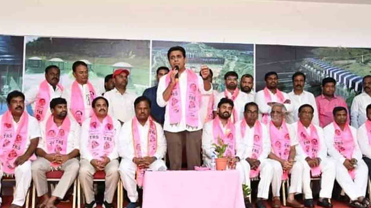 పొలిటికల్‌ టూరిస్టులు