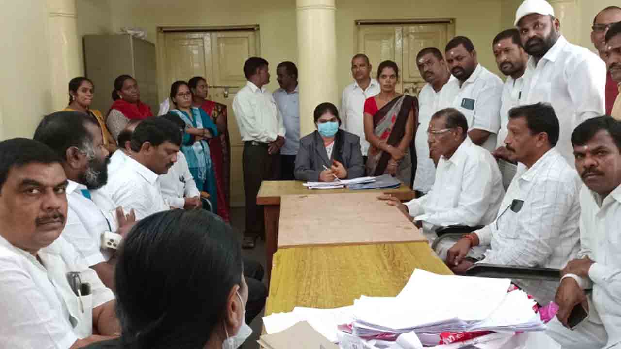 కోర్టు భవన నిర్మాణానికి కృషి : ఎమ్మెల్యే చిలుముల