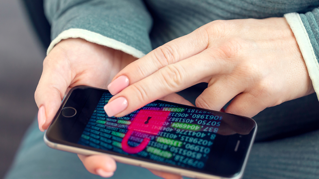 ఆండ్రాయిడ్ యూజ‌ర్ల‌కు అలర్ట్‌..  ఈ 8 యాప్స్ మీ ఫోన్‌లో ఉంటే వెంటనే అన్ఇన్‌స్టాల్ చేసుకోండి..