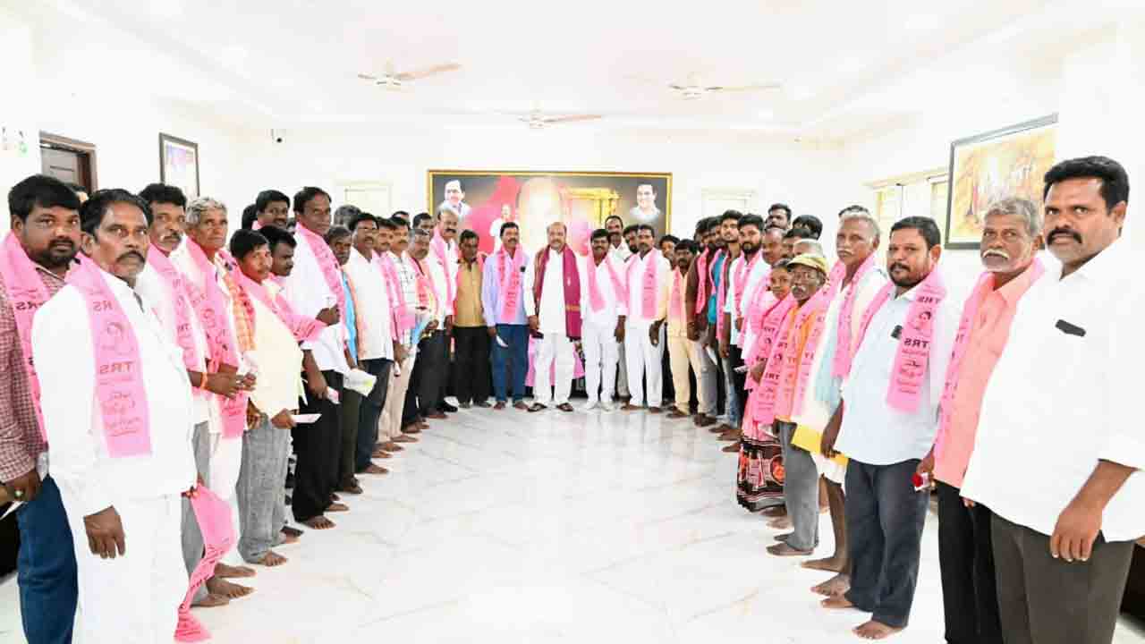 ప్రజలంతా టీఆర్‌ఎస్‌ వెంటే : ఎమ్మెల్యే మంచిరెడ్డి