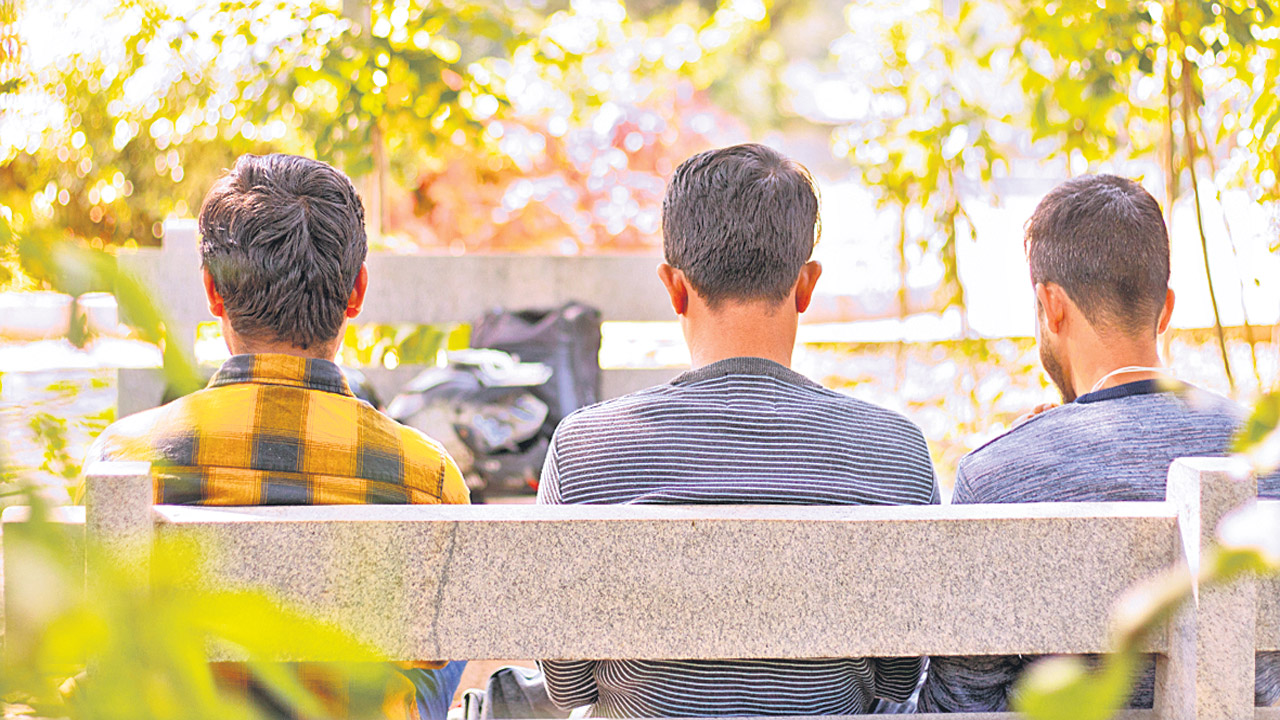 అప్పుడే పెండ్లా?.. దేశంలో పెరుగుతున్న పెండ్లికాని యువత