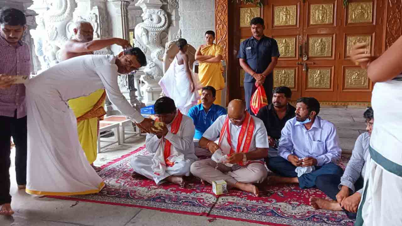 యాదాద్రిలో క్షేత్రపాలకుడికి ఆకుపూజ