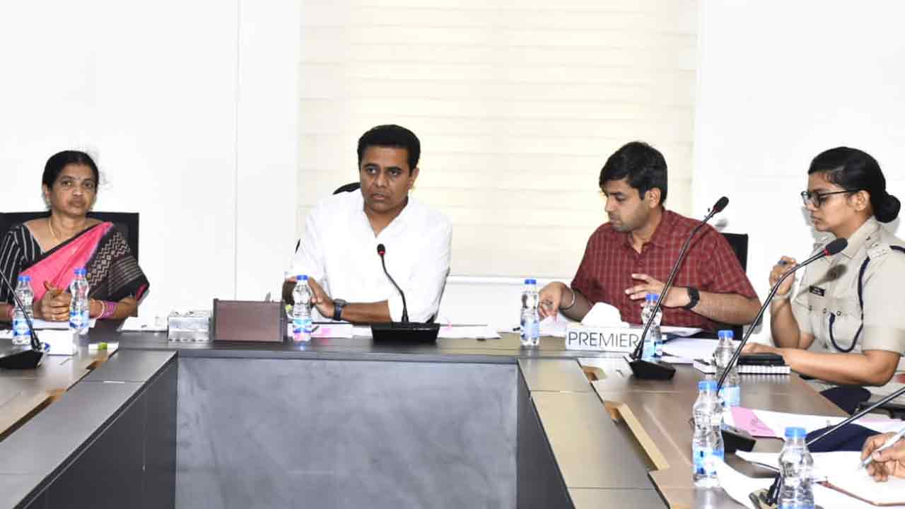 Minister ktr | జిల్లాలో ఒక్క ప్రాణ‌న‌ష్టం ఉండొద్దు.. అధికారులు అల‌ర్ట్‌గా ఉండాలి: మంత్రి కేటీఆర్‌