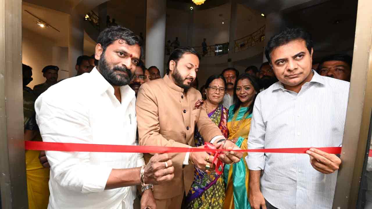 కాక‌తీయ వైభ‌వం ఫొటో ఎగ్జిబిష‌న్‌ను ప్రారంభించిన మంత్రి కేటీఆర్‌