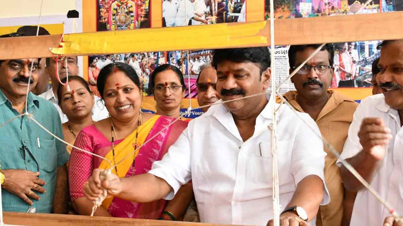 Minister talasani | వ‌రుణ‌దేవుడు శాంతించాలి.. వ‌ర్షాలు త‌గ్గాలి: మంత్రి త‌ల‌సాని