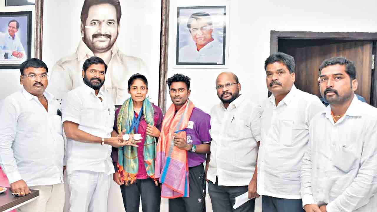 సెయిలింగ్‌ వీక్‌ టోర్నీ విజేతలకు మంత్రి శ్రీనివాస్‌గౌడ్‌ అభినందన