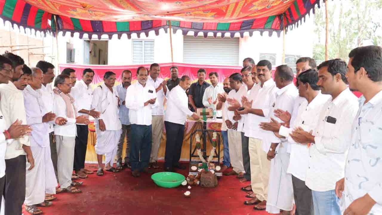 జొన్నల కొనుగోలు కేంద్రాన్ని ప్రారంభించిన ఎమ్మెల్యే మాణిక్‌ రావు