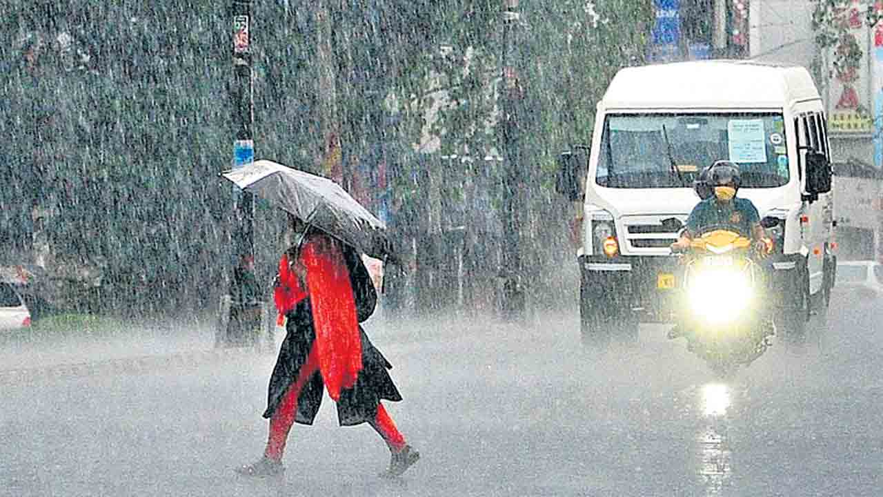 నేడు పలు జిల్లాల్లో భారీ వర్షాలు