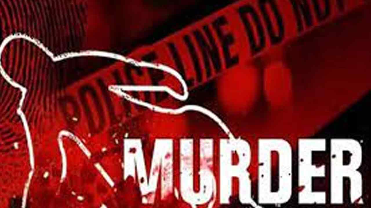 ఐదు నెల‌ల గ‌ర్భిణిని గొడ్డ‌లితో న‌రికి చంపిన భ‌ర్త‌