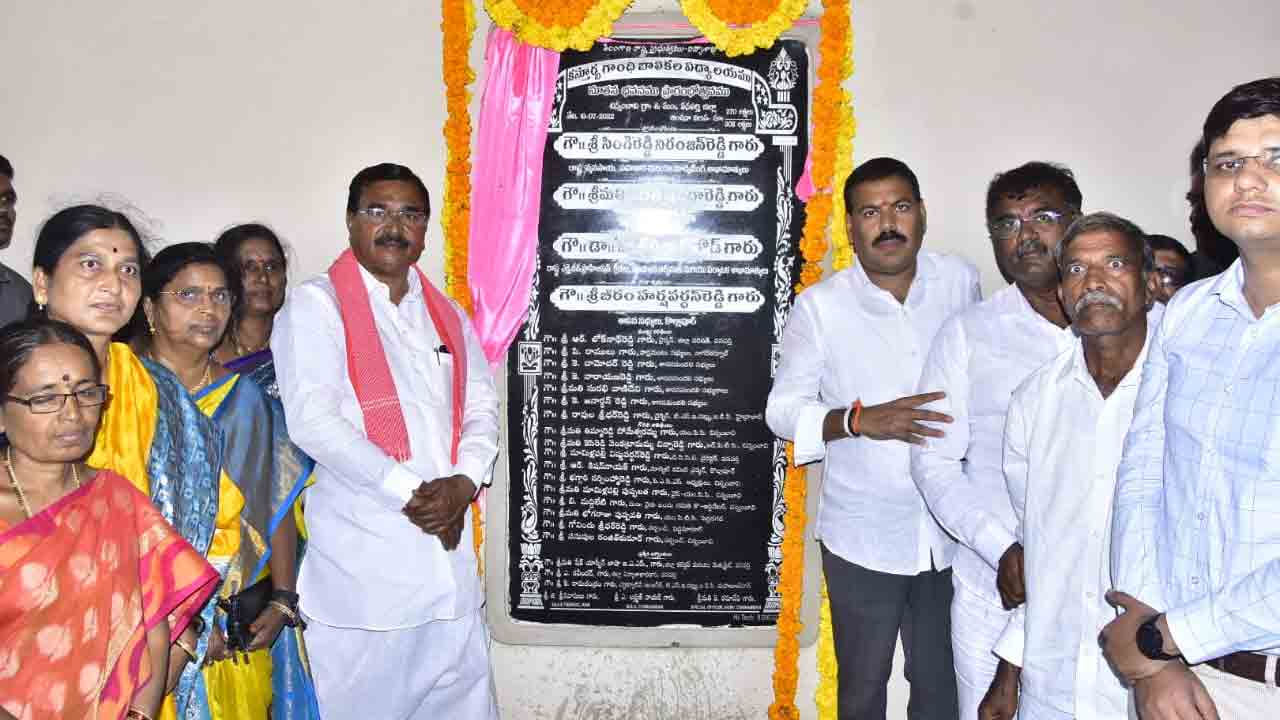 నాణ్యమైన విద్య, వైద్యమే ప్రభుత్వ లక్ష్యం : మంత్రి నిరంజన్‌ రెడ్డి