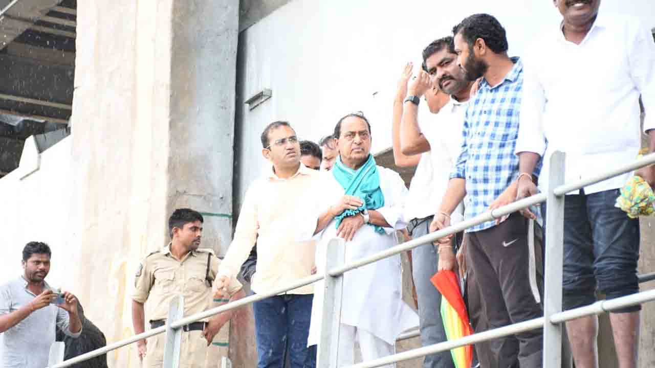 స్వర్ణ ప్రాజెక్ట్‌ను సంద‌ర్శించిన మంత్రి ఇంద్రకరణ్ రెడ్డి