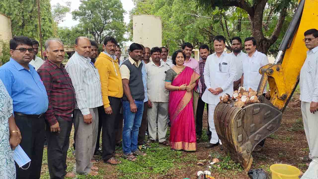 వెల్దండలో పాఠశాలలను ఆకస్మిక తనిఖీ చేసిన వెంకట నర్సమ్మ