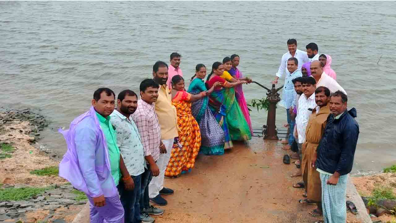 Nallagonda | శాలిగౌరారం ప్రాజెక్టు నీటి విడుదల