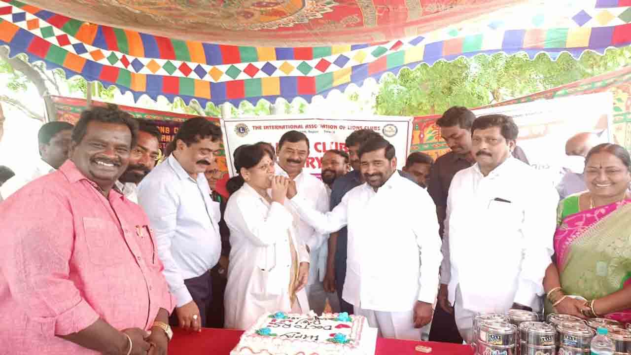 కనిపించే దేవుళ్లు వైద్యులు