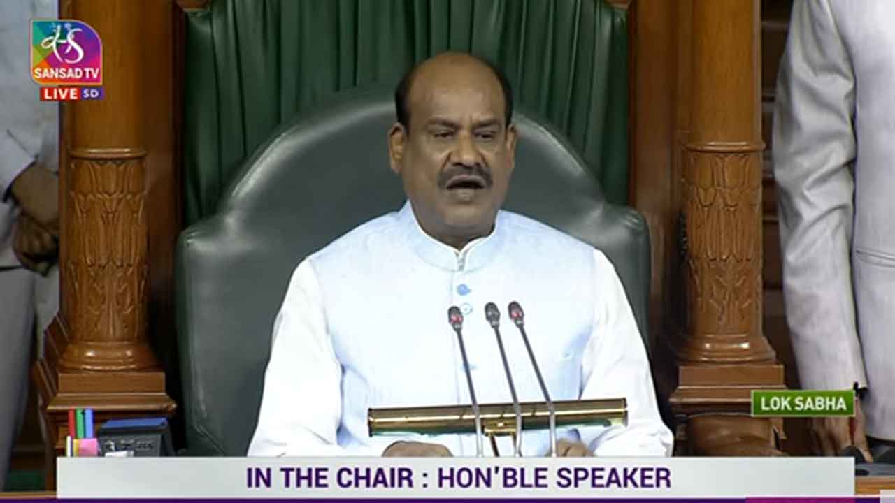 షింజో అబేకు పార్ల‌మెంట్‌ నివాళి..