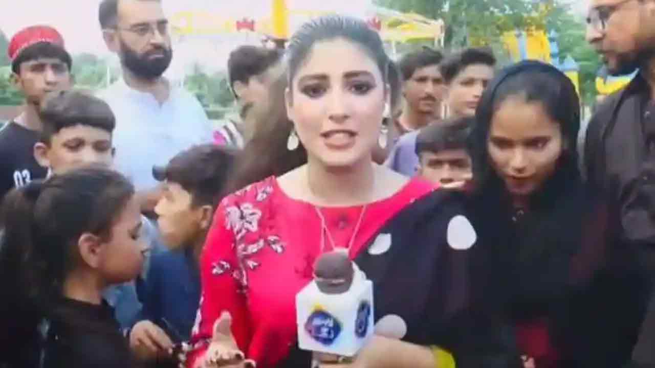 Viral video:  లైవ్‌లోనే యువ‌కుడి చెంప చెల్లుమ‌నిపించిన పాకిస్తానీ జ‌ర్న‌లిస్ట్‌.. ఎందుకంటే?