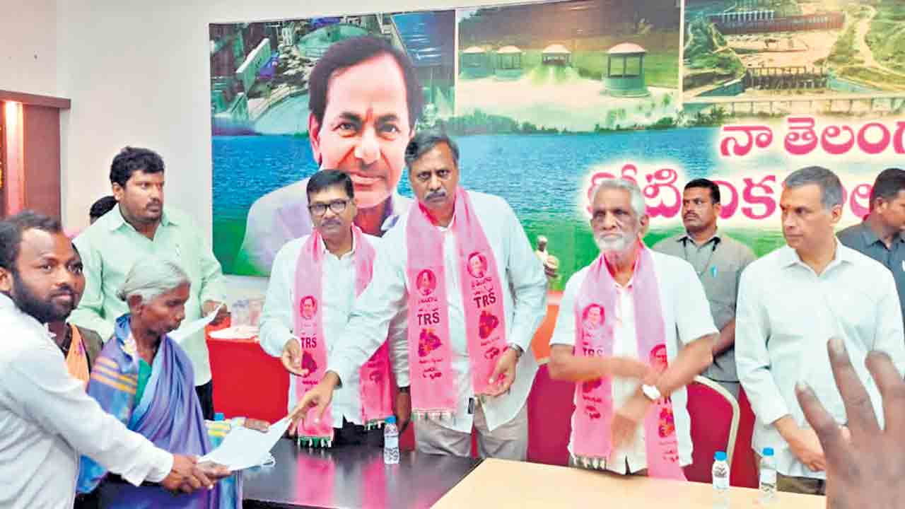 కంటికి రెప్పలా కాపాడుకొంటాం